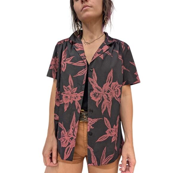 Hilo Hattie Black and Red Floral Button Down Shirt - Picture 1 of 6